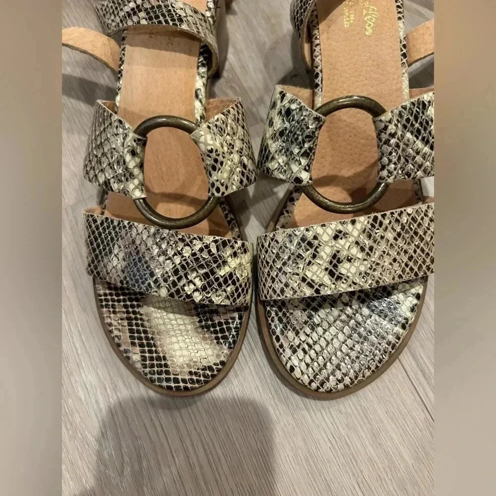 SEYCHELLES Exhilarating Snake Embossed Sandals In Tan Black / Size 7 / - Picture 4 of 7